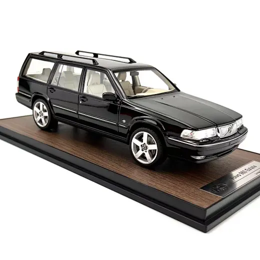 Volvo 960 Estate RM-0030 1:18  Radscale Collection / DNA 