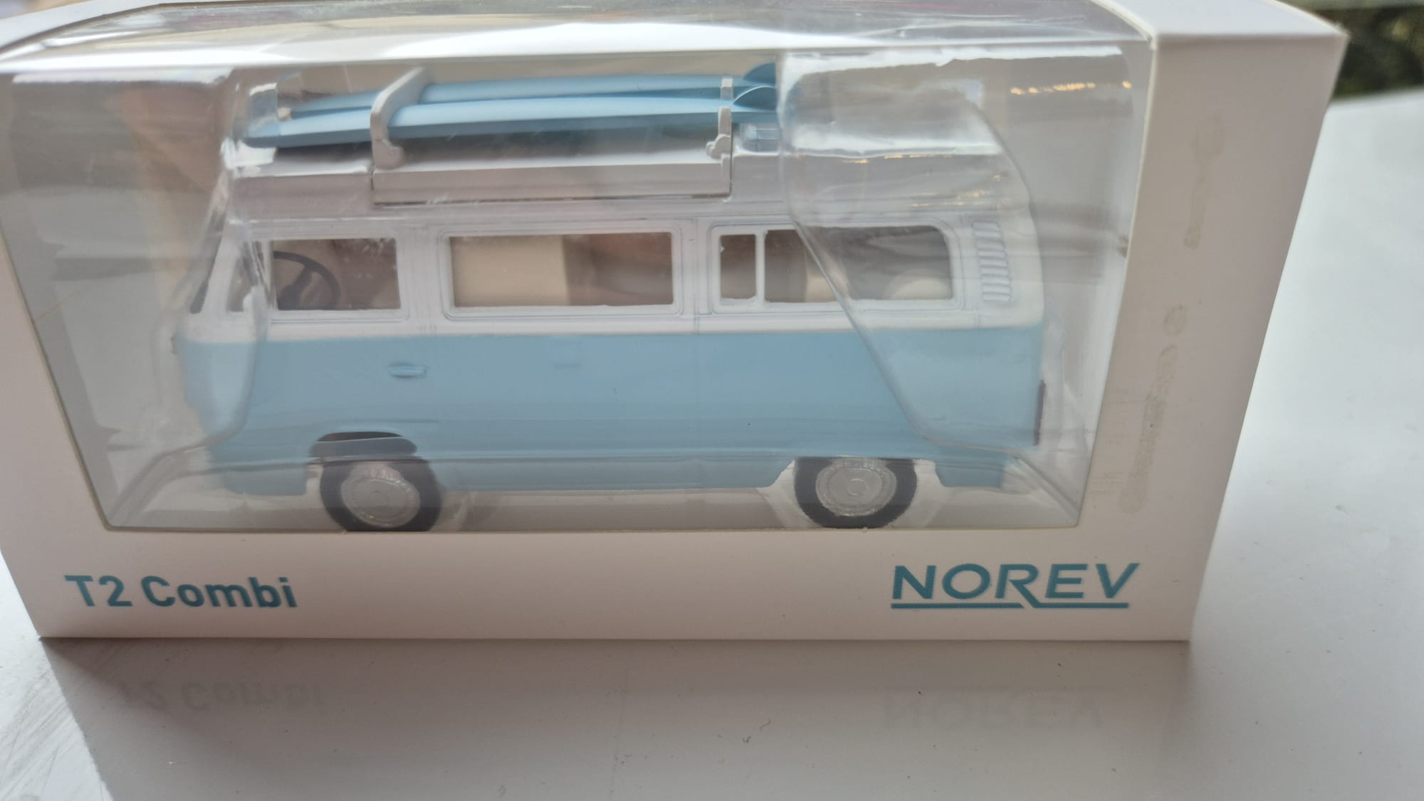 VW T2 Combi Surfbus blau 1:43 Norev 