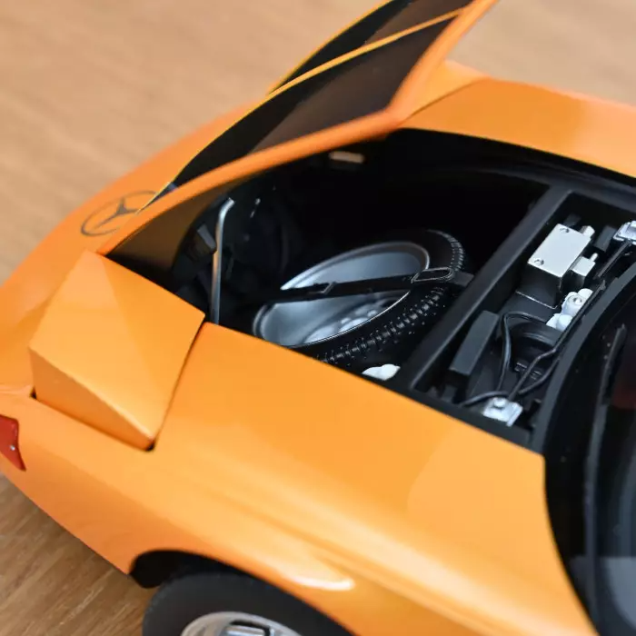 Mercedes Benz C 111/II 1970 Weissherbst metallic 1:18 Norev 