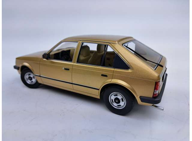 Opel Kadett D Gold metallic/ beige interior 1:18 Triple 9 