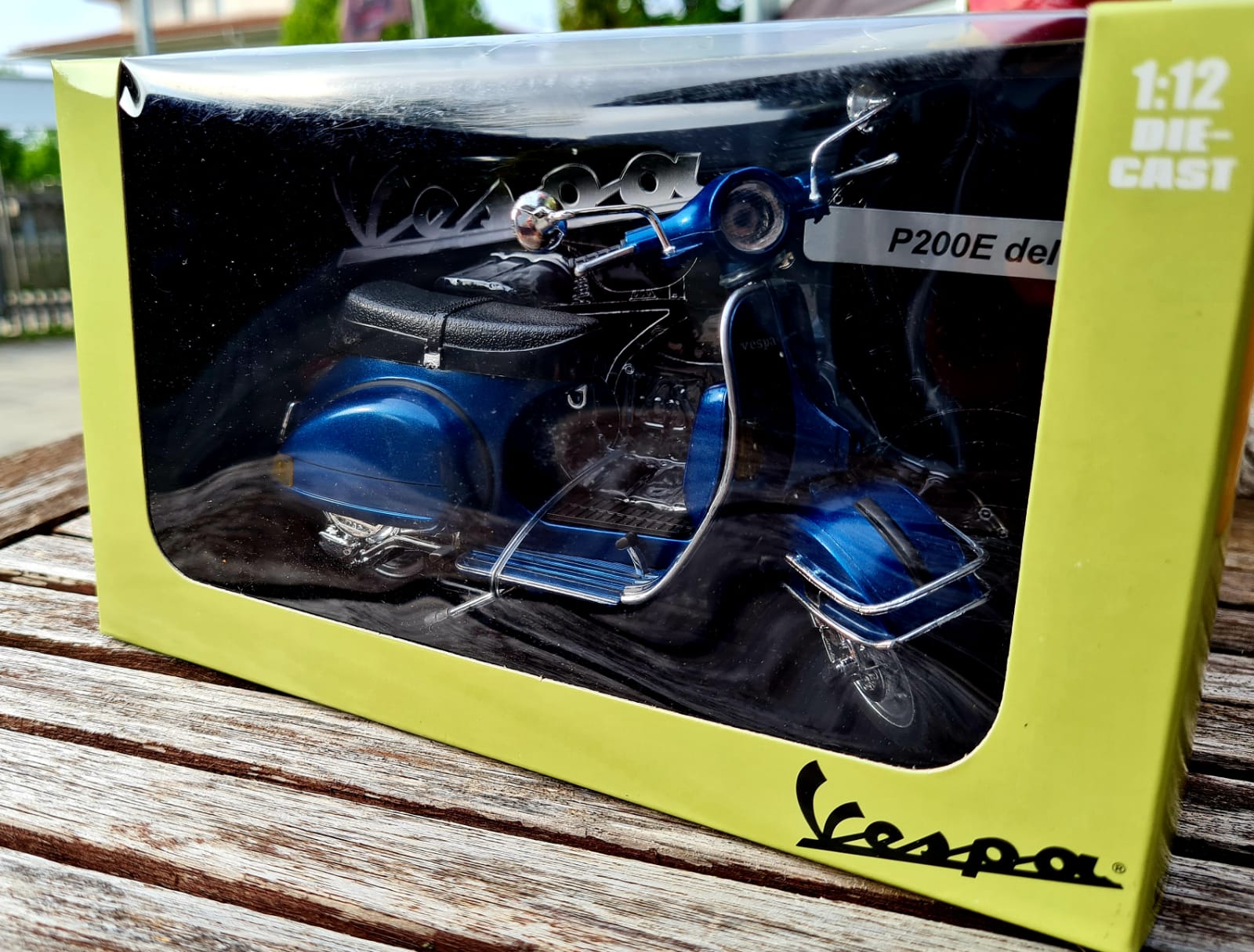 Vespa P200E del blau met. 1:12 New Ray