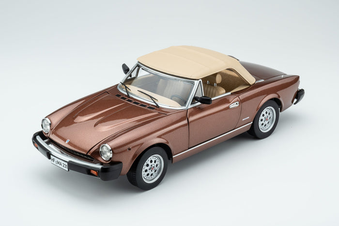 Pininfarina Spidereuropa 1982 – marrone chiaro 1:18 Touring Modelcars