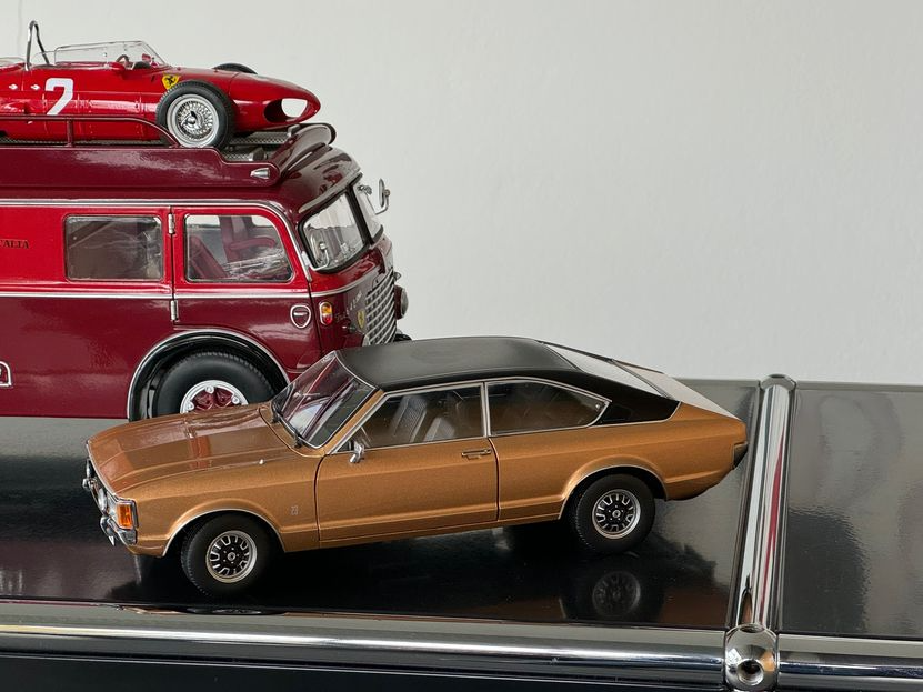 Ford Granda 1:18 Touring Modelcars