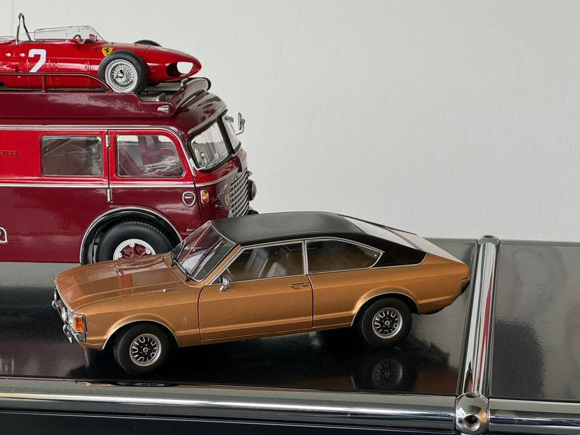 Ford Consul / Granada Coupé (2. Serie 1975) gold 1:18 Touring Modelcars