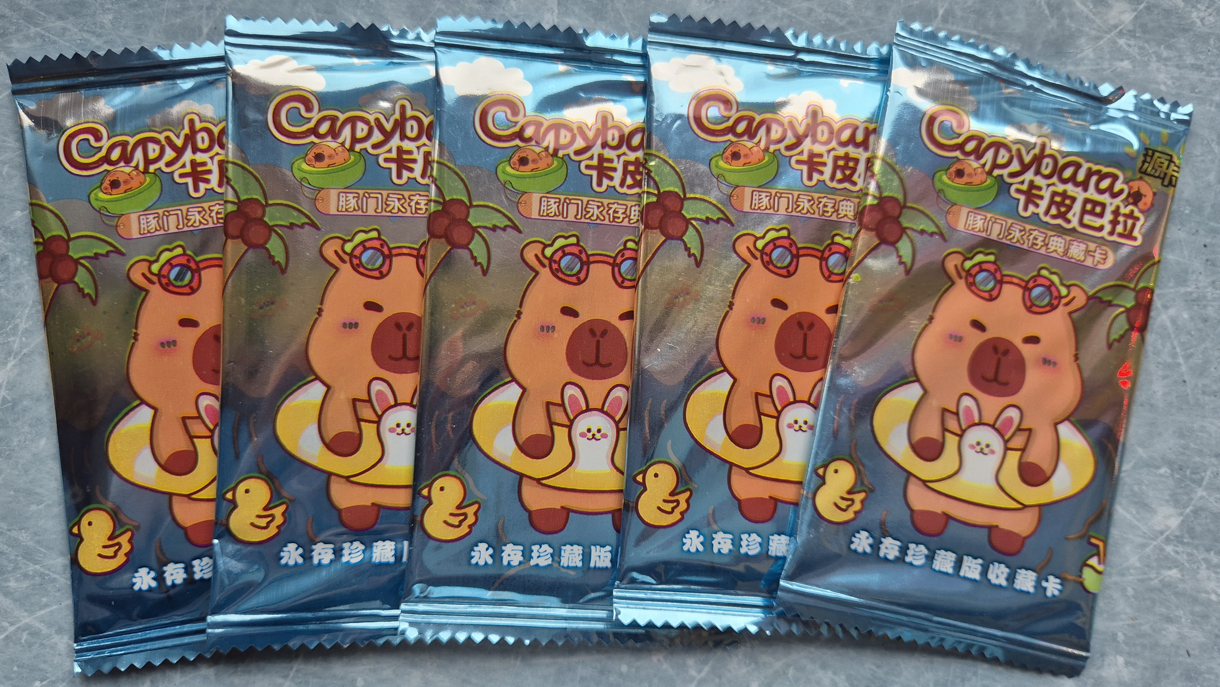 Capybara Glitzer Sammelkarten Packung mit 5 Karten