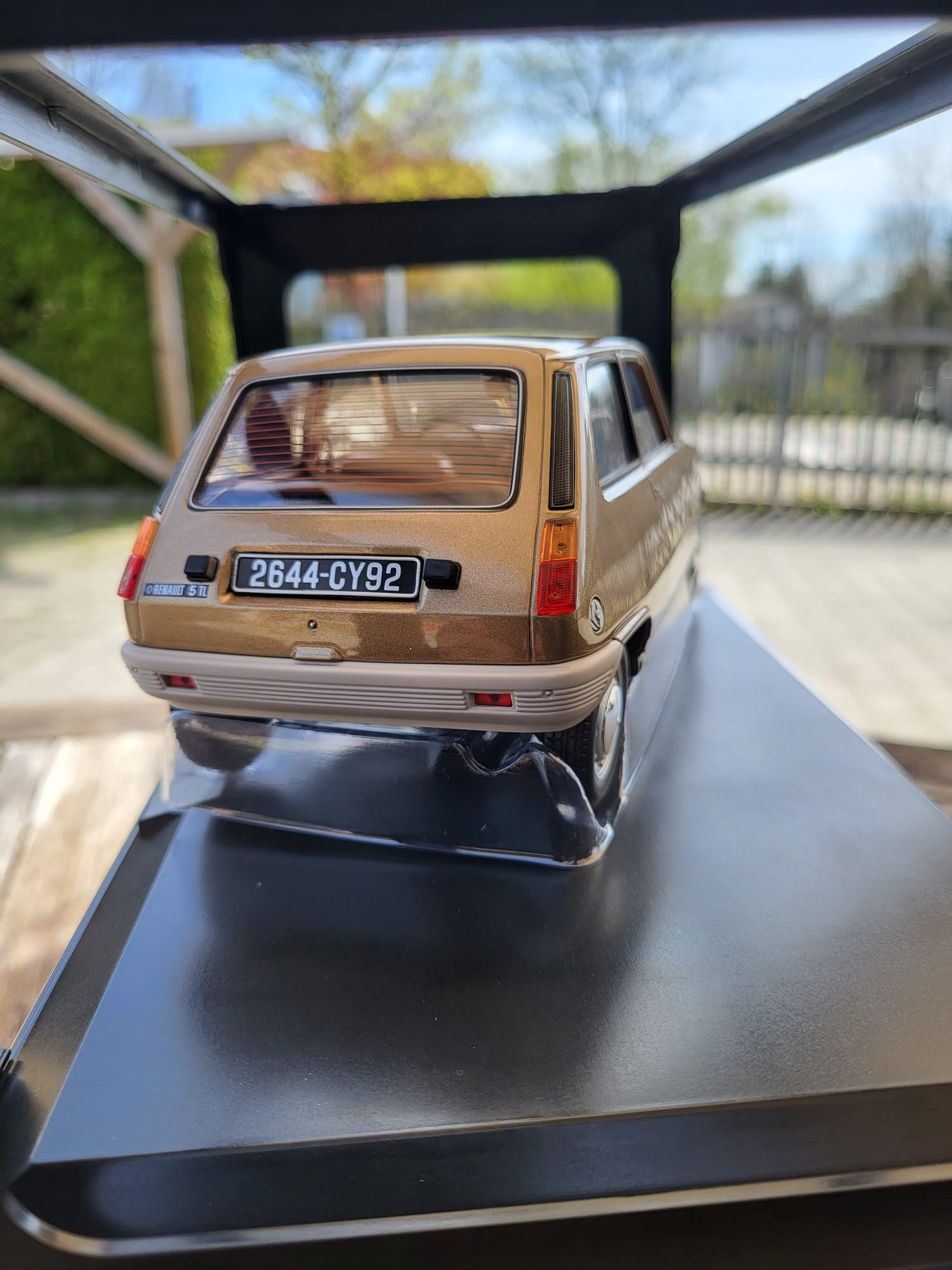 Renault 5TL 1972 braun met.1:18 Norev 