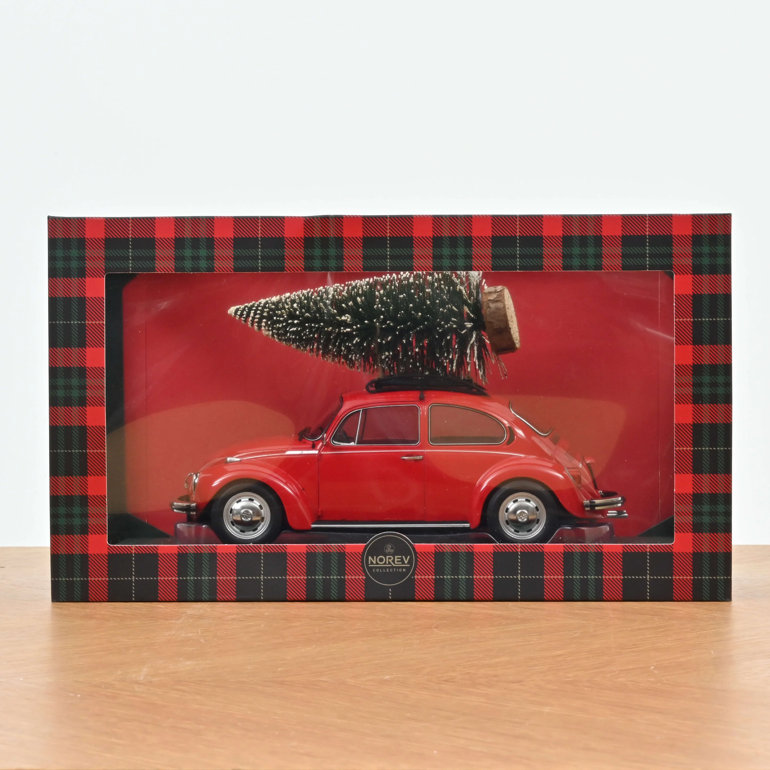 VW Käfer 1303 1973 Rot Weihnachten  1:18 Norev
