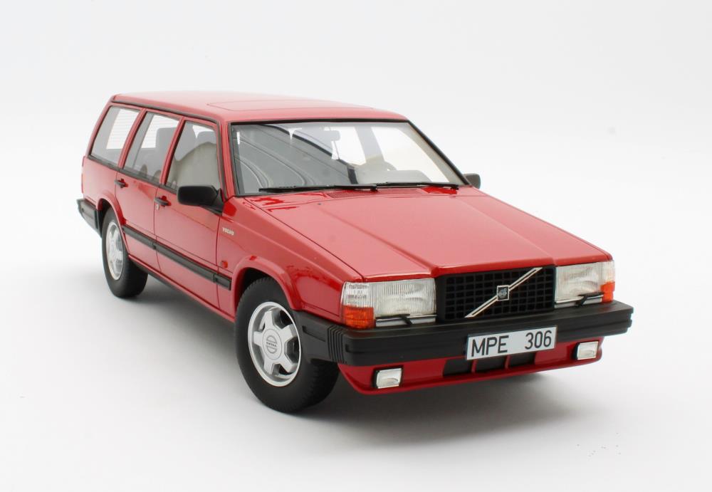 Volvo 740 Turbo Estate red 1988 1:18 Cult Scale Models
