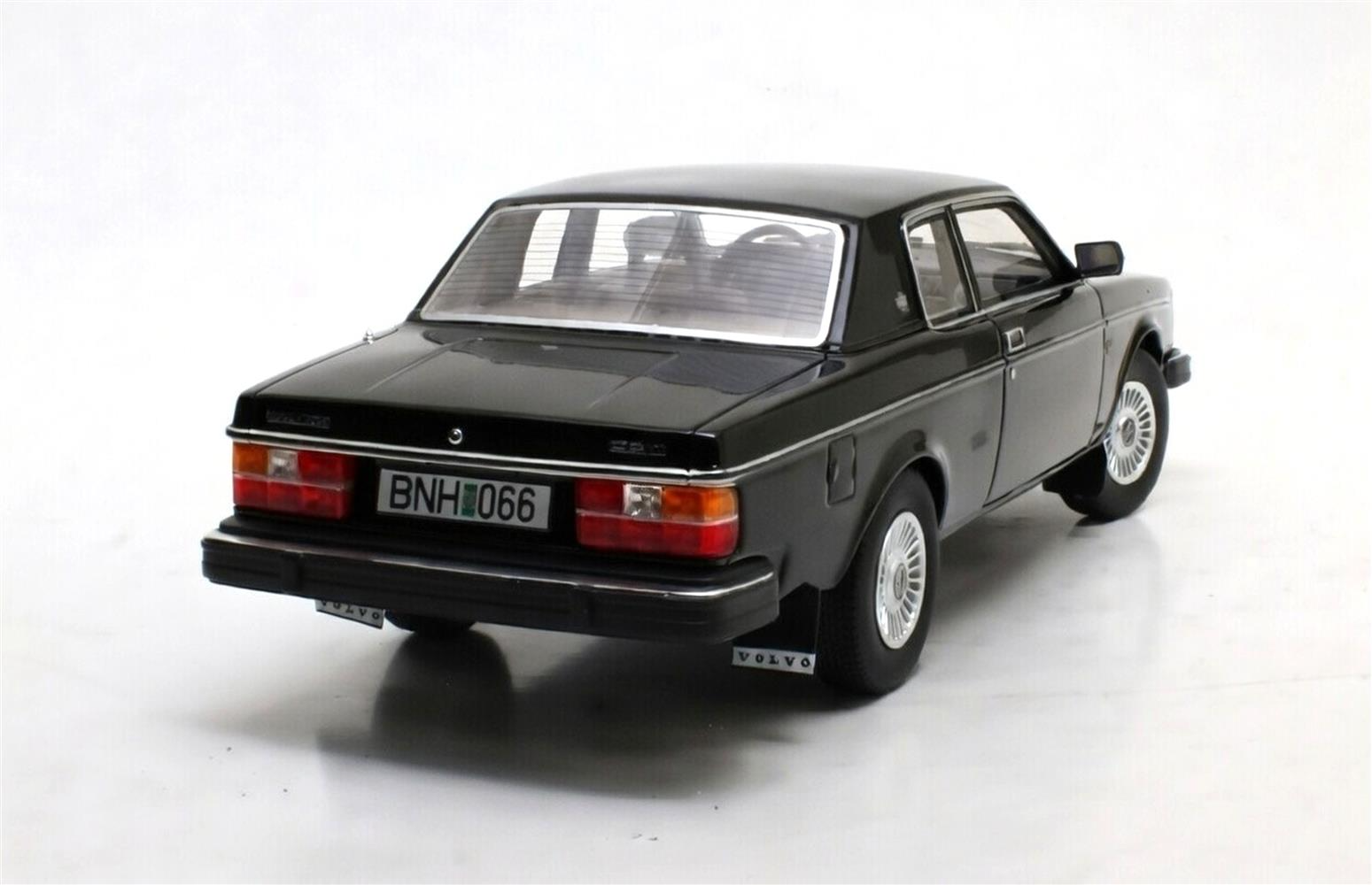 Volvo 262C Bertone black 1981 1:18 Cult Scale Models 