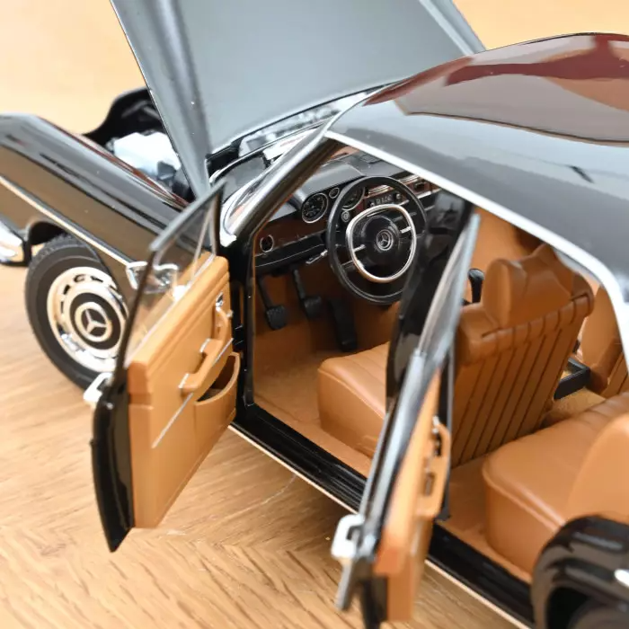 Mercedes-Benz 280SE 1968 schwarz 1:18 Norev 