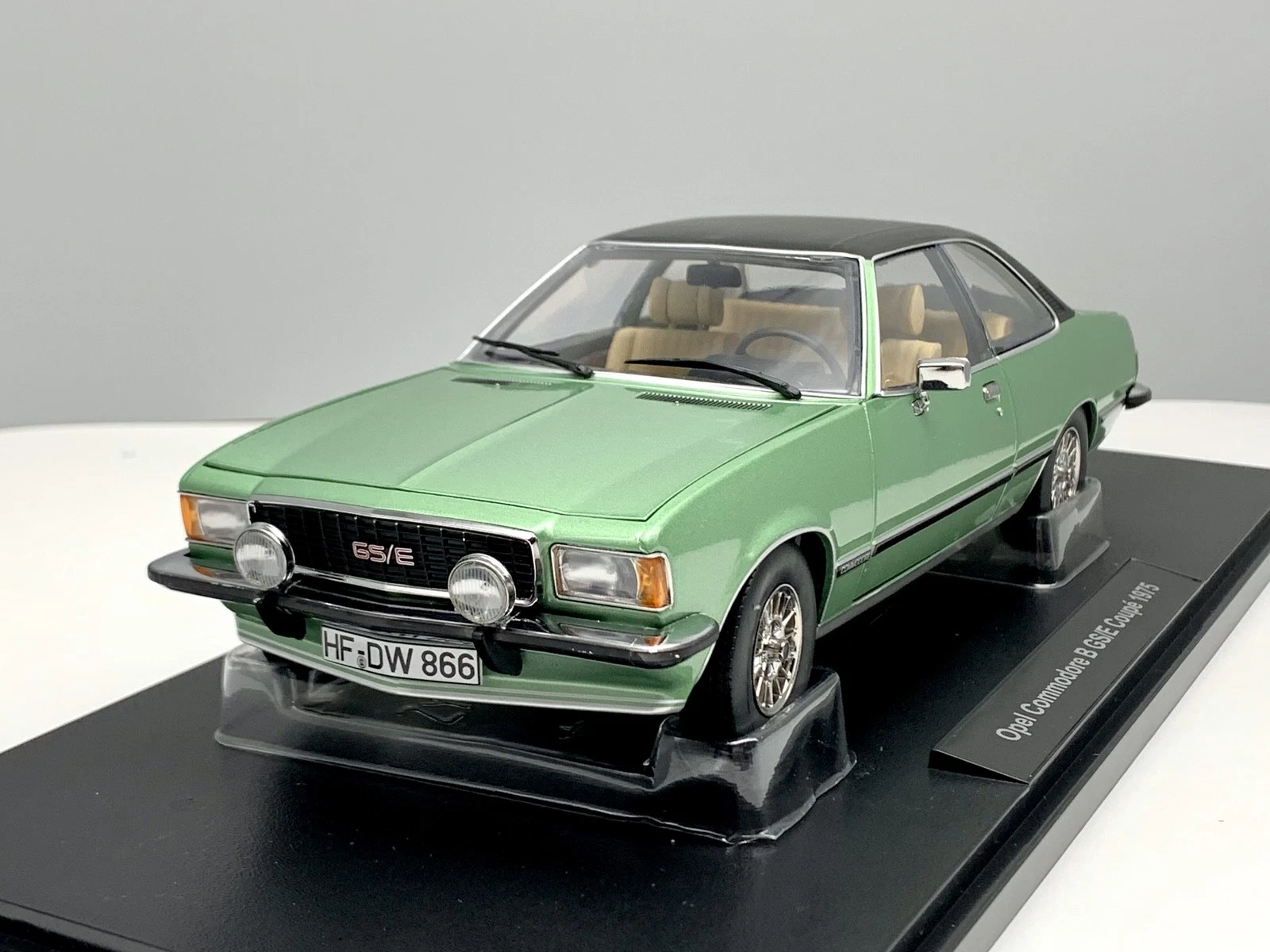 Opel Commodore B Coupe grün 1:18 Touring Modelcars