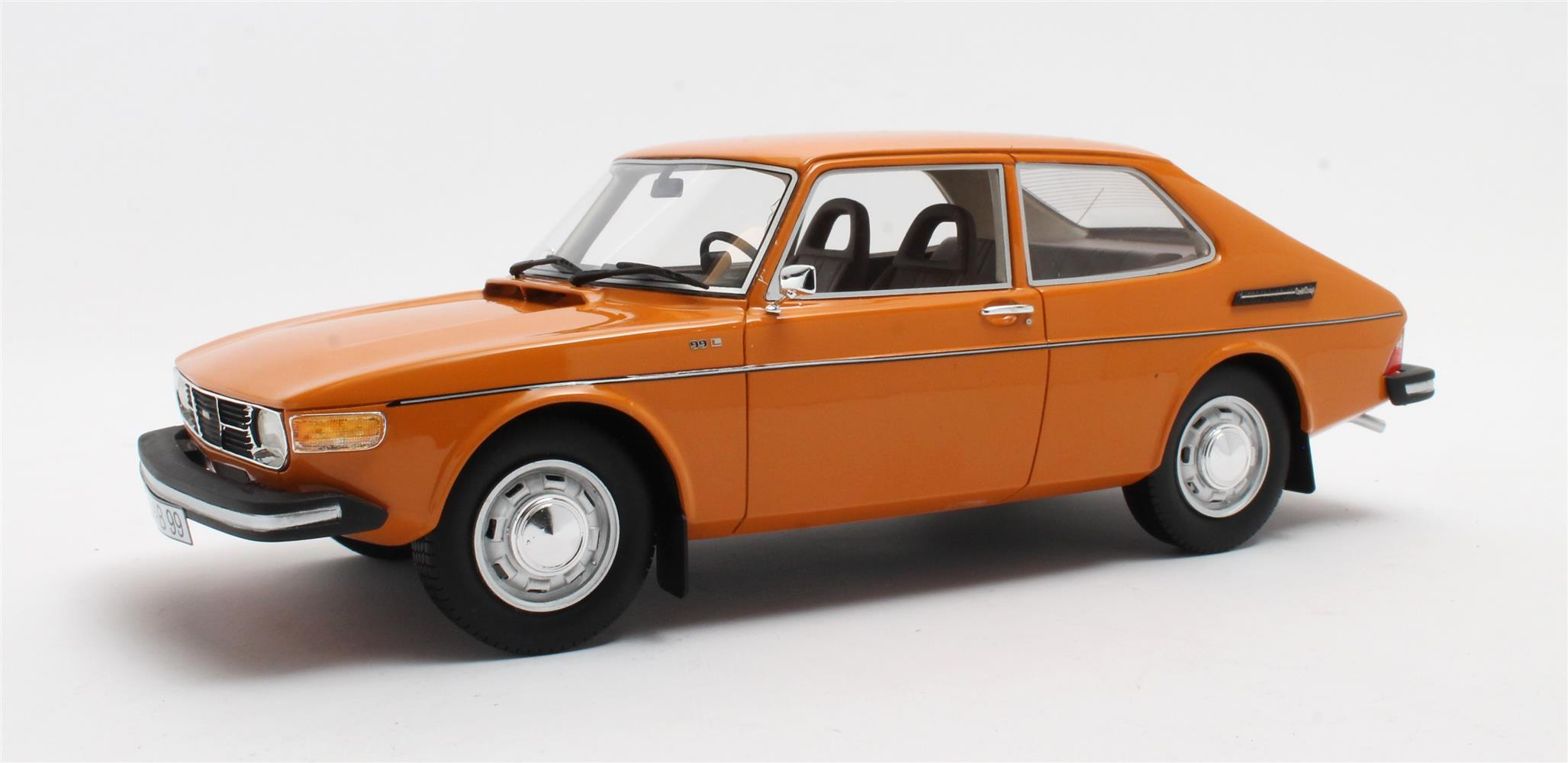 Saab 99 Combi indian yellow 1975 1:18 Cult Scale Models