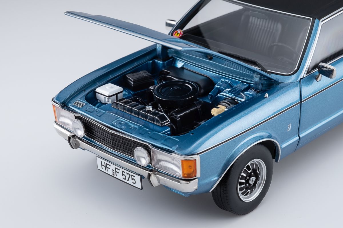 Ford Granada Granada L Coupe light blue met. / Vinyl Top black 1:18 Touring Modelcars 