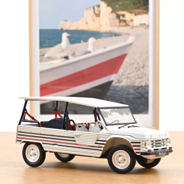 Citroen Méhari 2016 Blau Weiss Rot 1:18 Norev