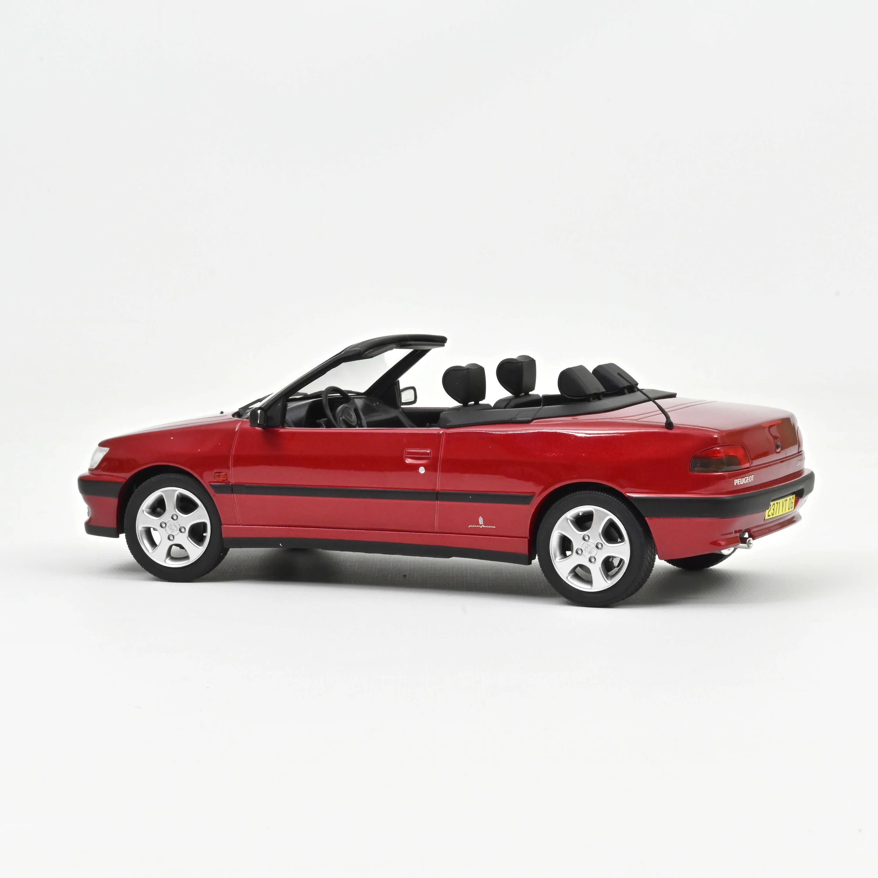 Peugeot 306 Cabriolet 1994 Luzifer Rot 1:18 Norev