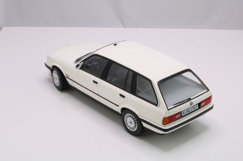 BMW 325i Touring E30 1988 white1:18 Norev