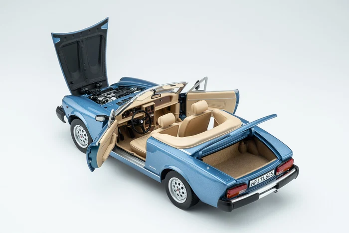 Pininfarina Spidereuropa 1982 – Azzuro met. 1:18 Touring Modelcars