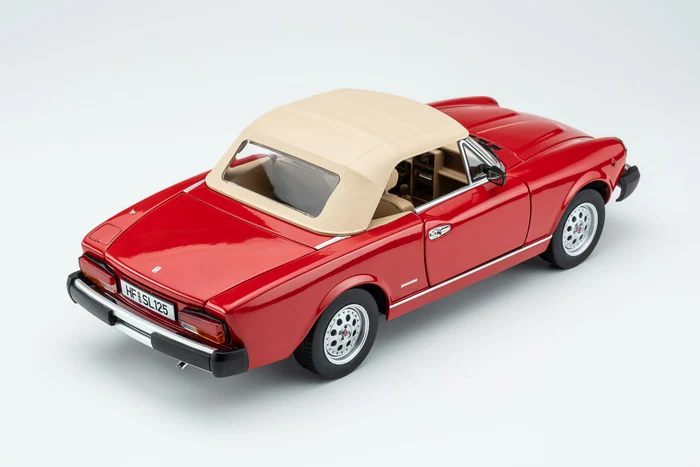 Pininfarina Spidereuropa 1982 – rosso vivo 1:18 Touring Modelcars