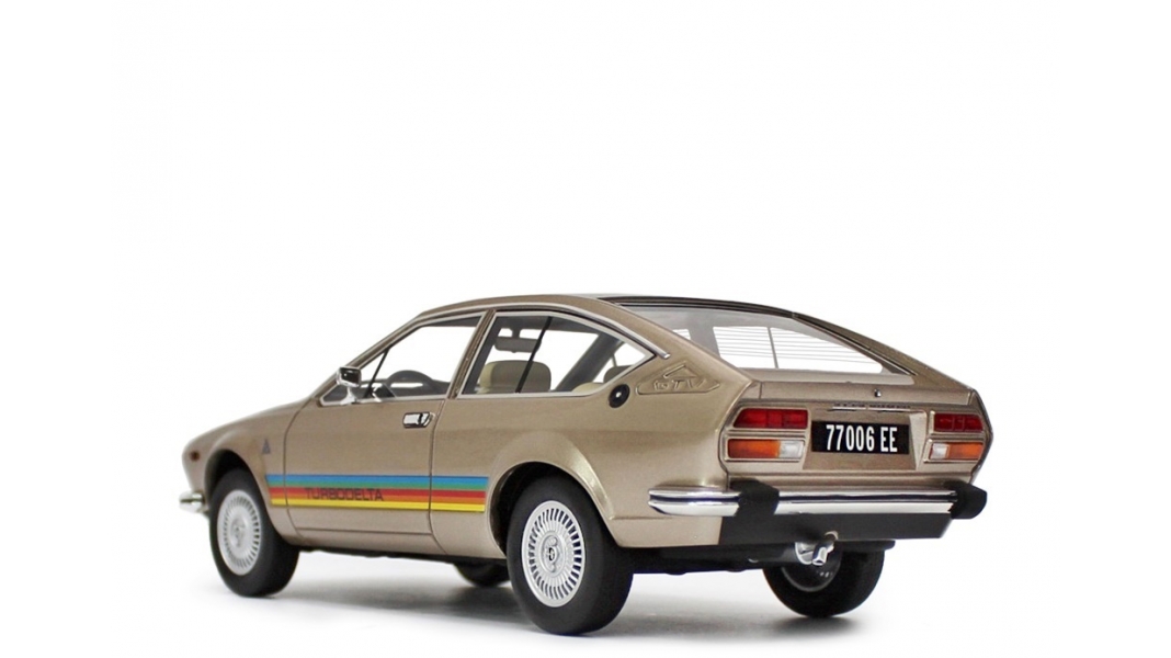 Alfa Romeo Alfetta GTV 2000 Turbodelta 1979 Oro Met.  LM130C2   1:18 Laudoracing Model