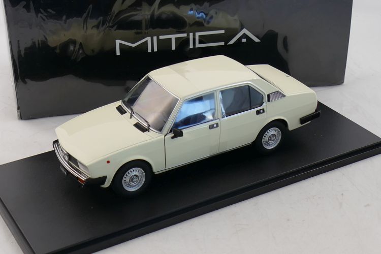 Alfa Romeo Alfetta Berlina 2000L 1978 ivory 103 1:18 Mitica