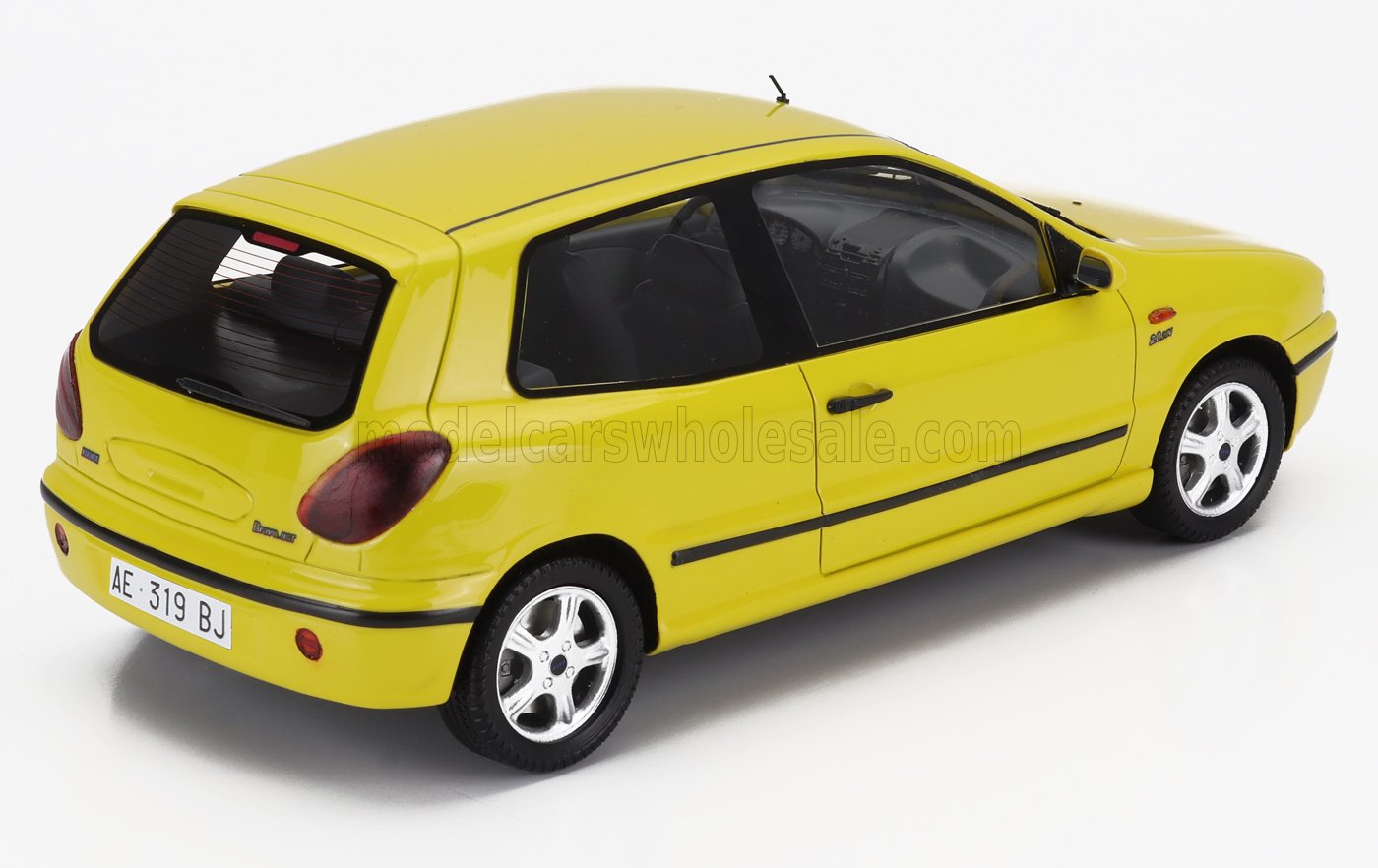 FIAT BRAVO HGT 1 SERIE 1995 GIALLO AMARILLO 815 YELLOW 1:18 Mitica