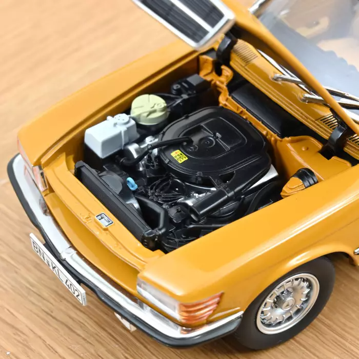 Mercedes-Benz 450 SL 1975 Cayenne Orange 1:18 Norev