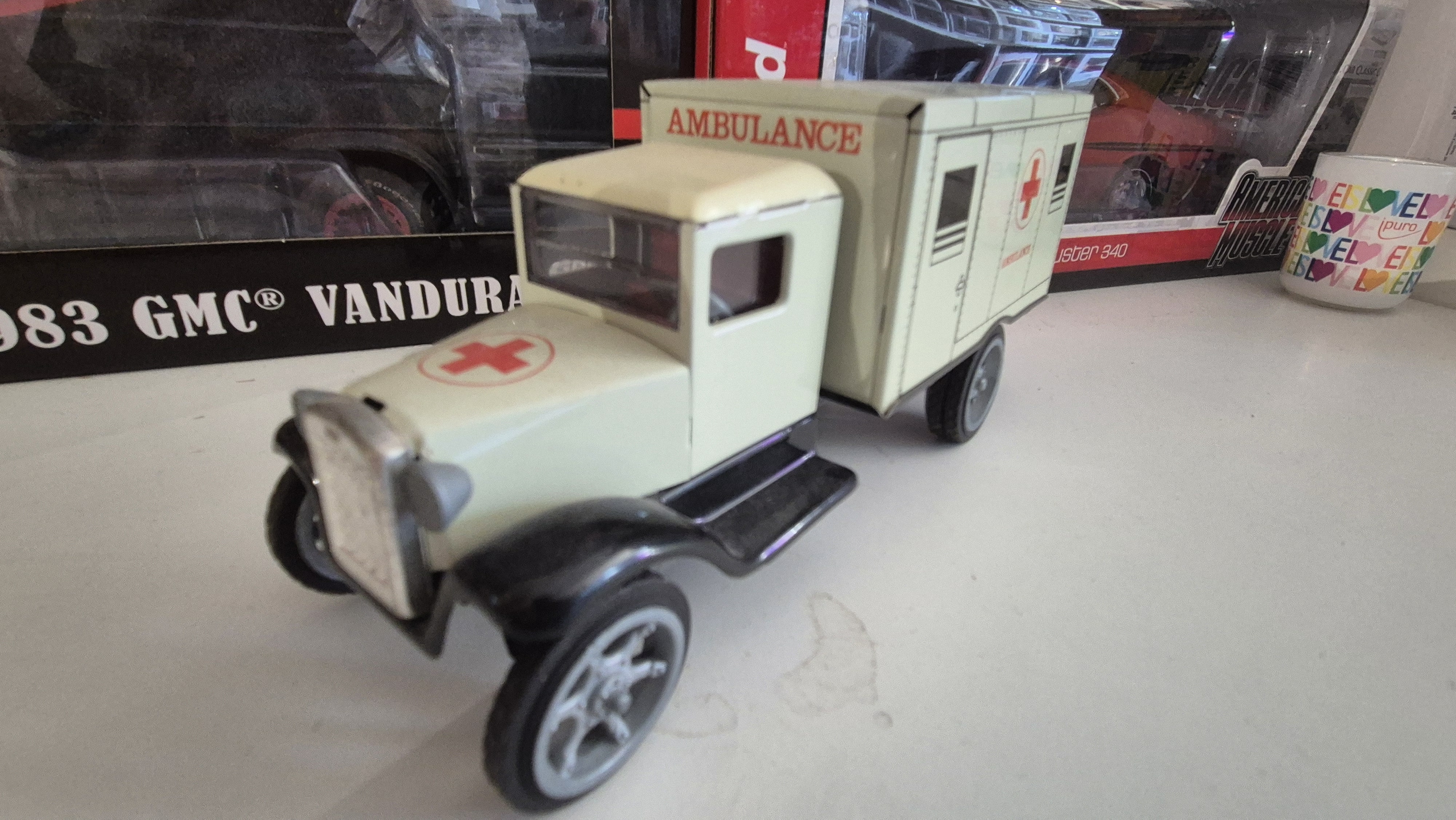 Tin Toy Hawkeye Ambulance *Vintage* Blechspielzeug