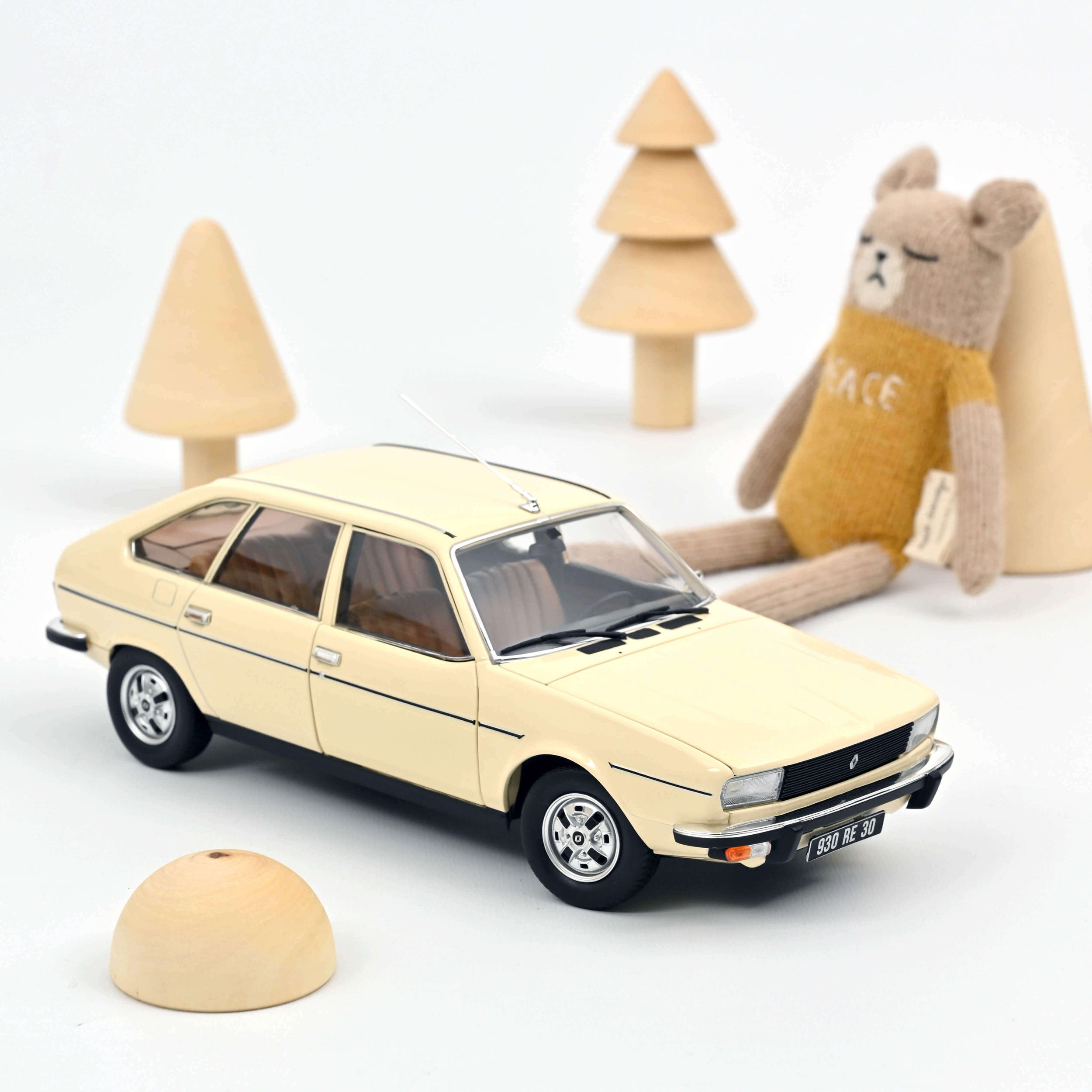 Renault 20 TS 1978 beige 1:18 Norev