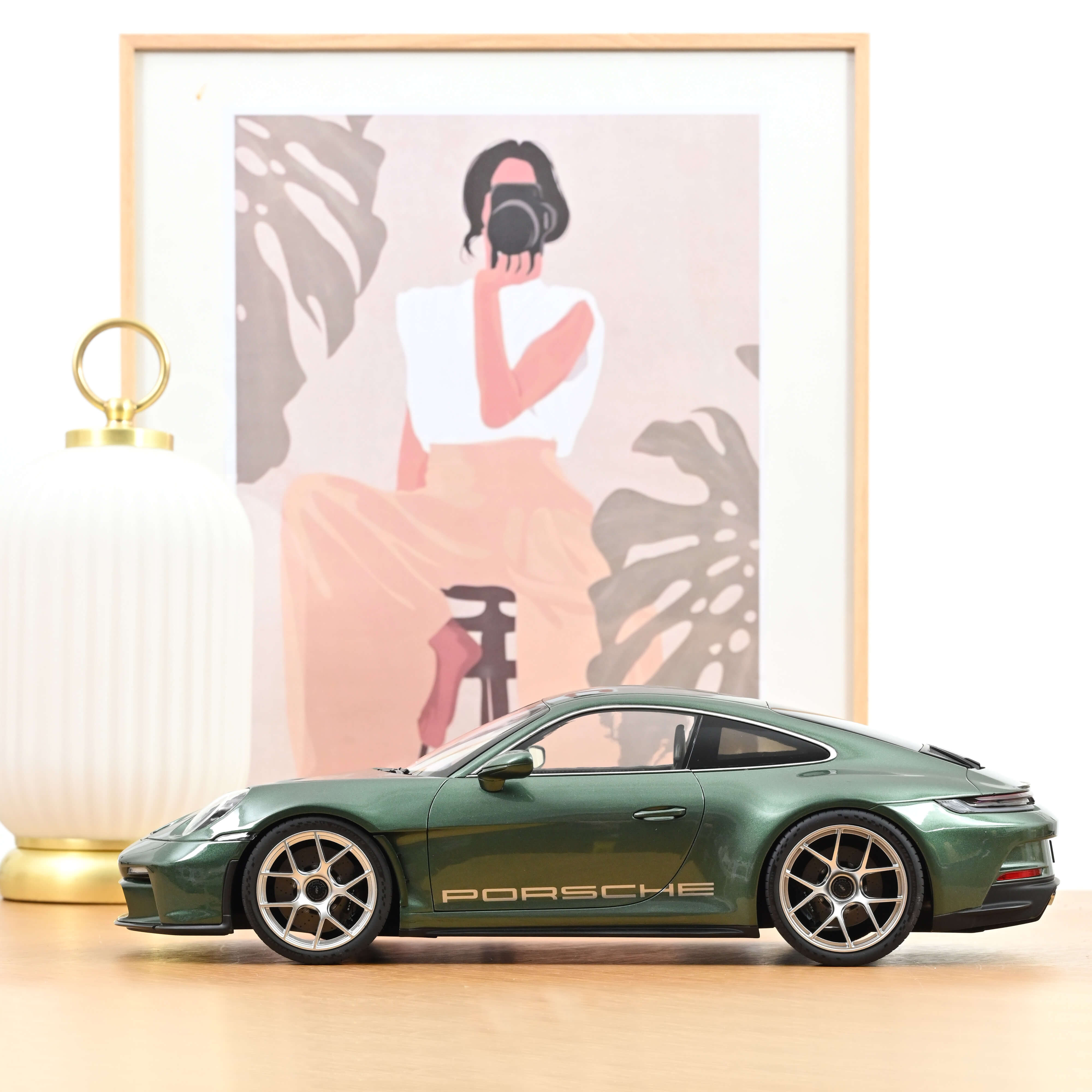 PORSCHE 911 S/T 2023 Malachitgrünmetallic 1:12 Norev
