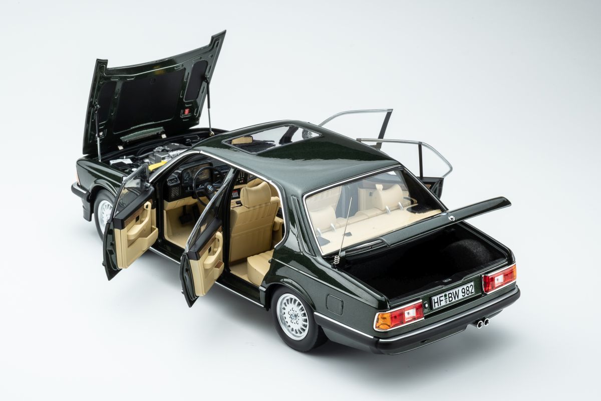 BMW 745i E23 (1984) - Achat Green  met. 1:18 Touring Modelcars