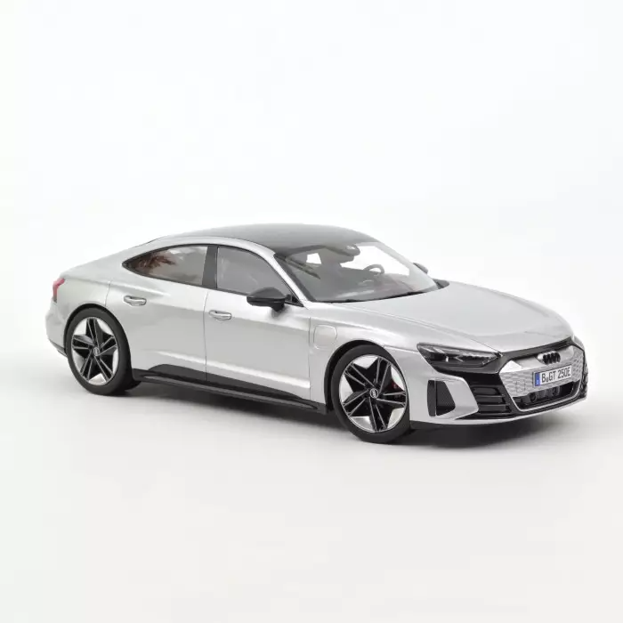 Audi RS e-tron GT 2021 Silber 1:18 Norev