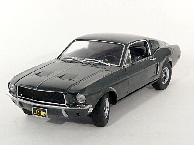 Ford Mustang GT fastback  highland grün GL13615 1:18 Greenlight