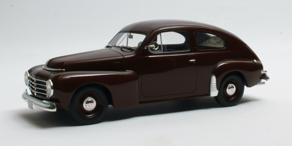 Volvo PV444 maroon 1952 1:18 Cult Scale Models