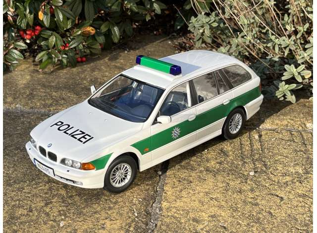 BMW E39 Touring 5er 1998 Polizei 1:18 Triple9 
