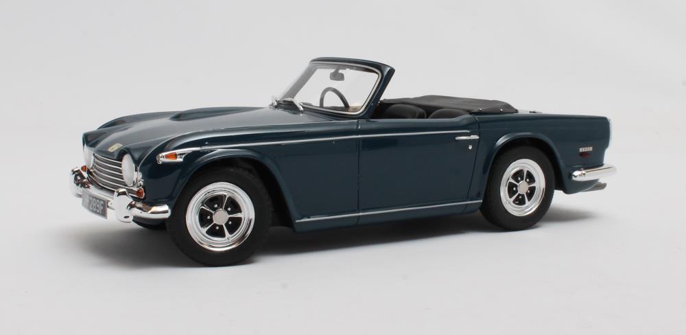 Triumph TR5 P.I. blue '67-'68 1:18 Cult Scale Models