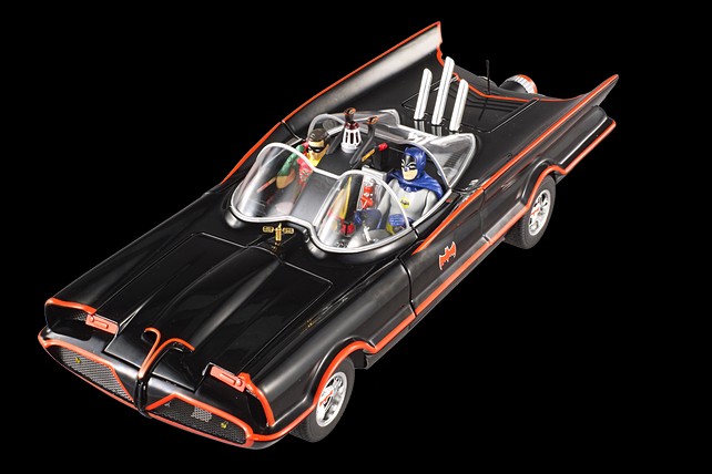 Batmobile 1966 mit Batman Robin Figur  Heritage 1:18 Mattel