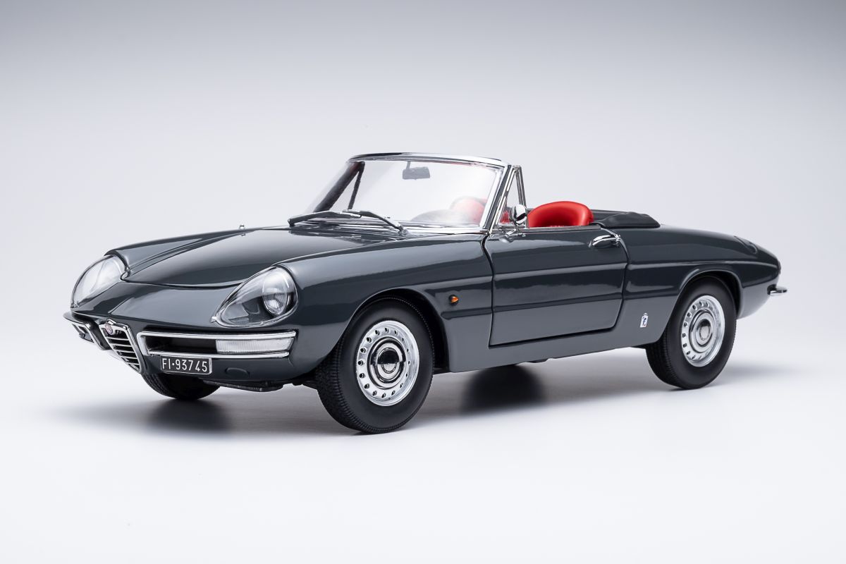 Alfa Romeo 1600 Duetto Spider 1966  grigio graphite AR705 1:18 Touring Modelcars 