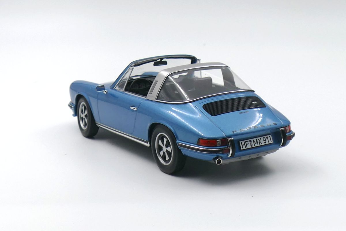 Porsche 911 S 2.4 Targa (1973) - blue met.1:18 Norev