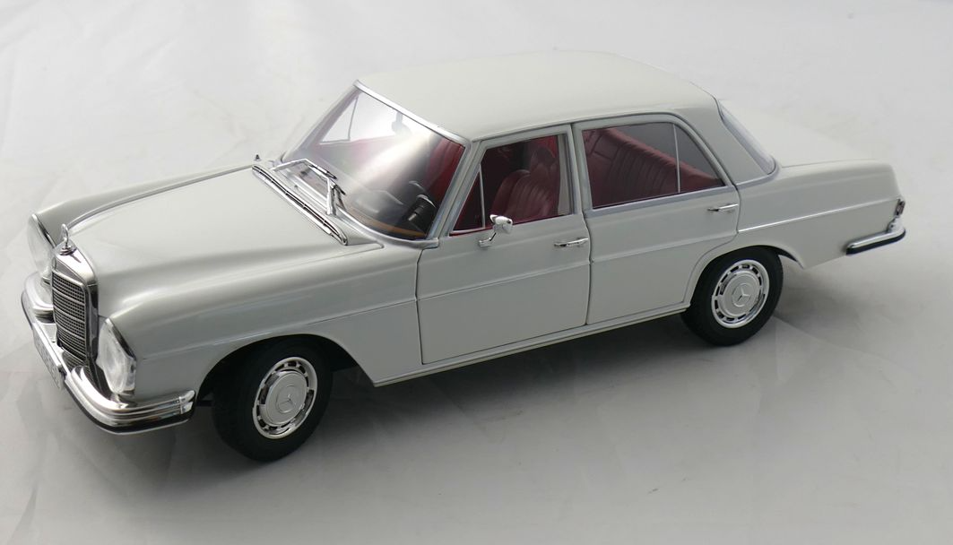 Mercedes Benz 250 SE (1965-1967) DB 050 (white).1:18 Norev