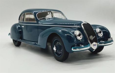 Alfa Romeo 6C 2500S Berlina Touring (1939) Blau 1:18 Cult Scale Models
