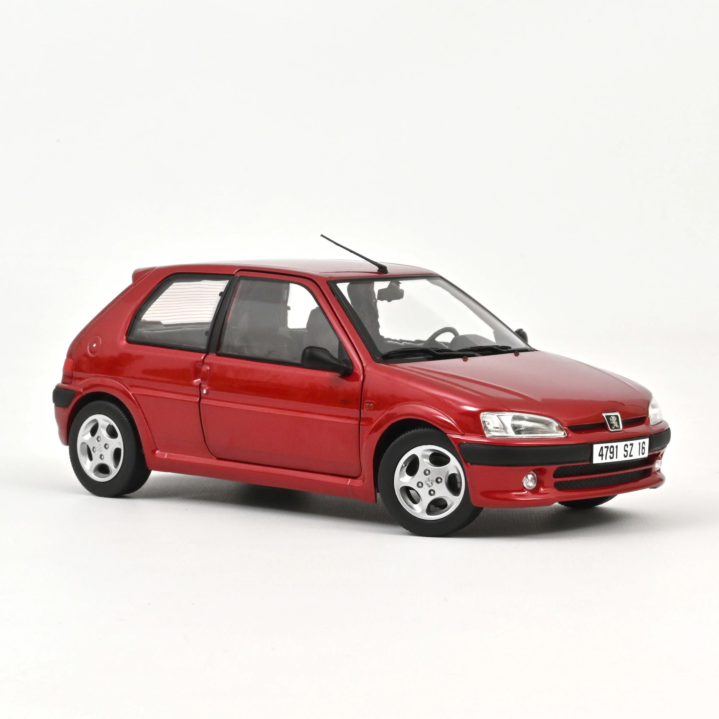 Peugeot 106 S16 1998 Luzifer Rot  1:18 Norev 