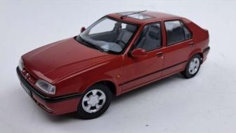 Renault 19  red metallic 1994 1:18 Triple9