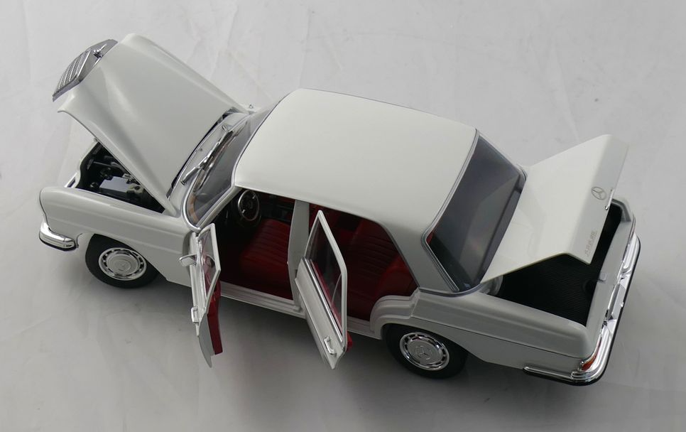 Mercedes Benz 250 SE (1965-1967) DB 050 (white).1:18 Norev