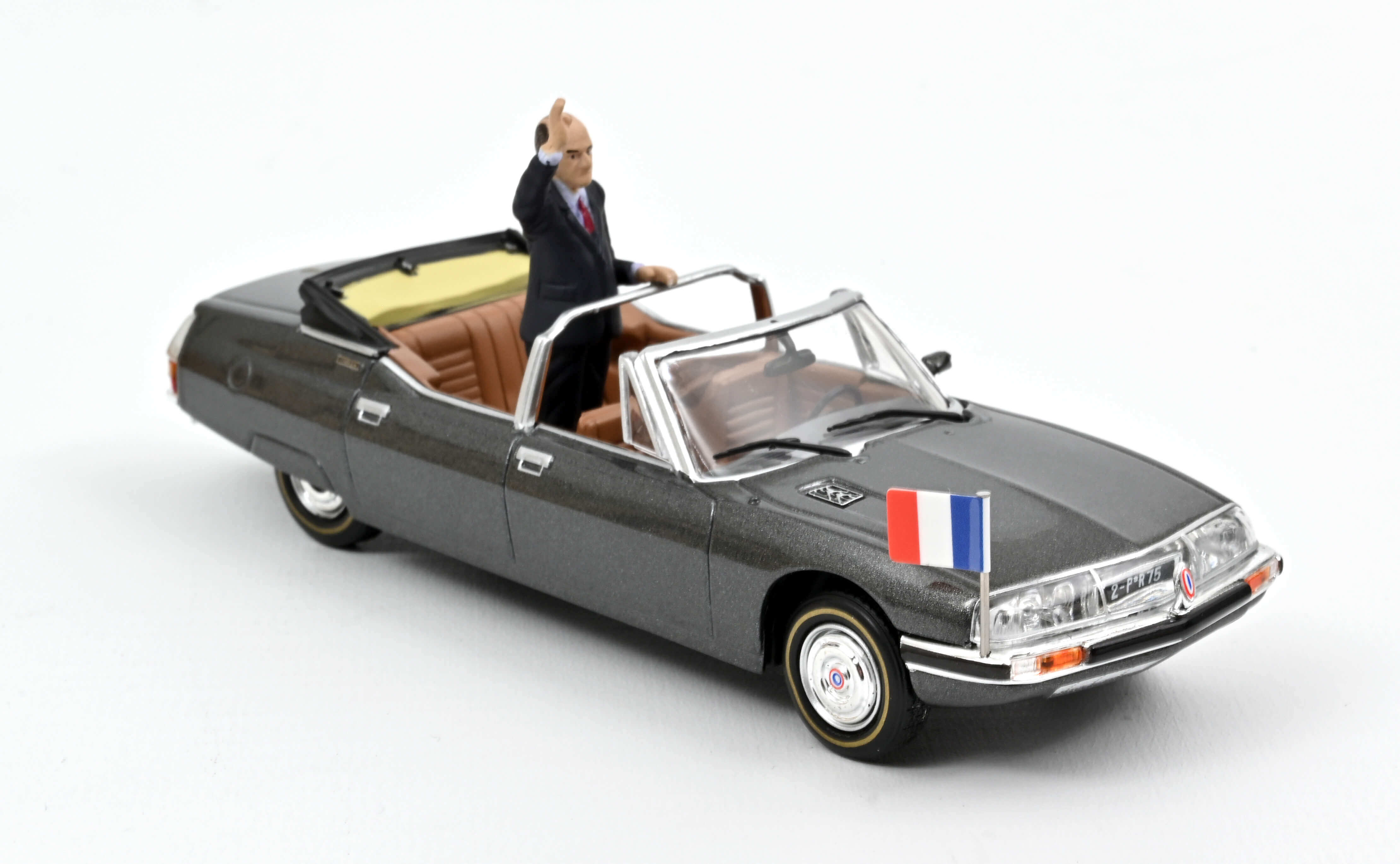 Citroën SM Présidentielle 1981/1985 mit Figur 1:43 Norev