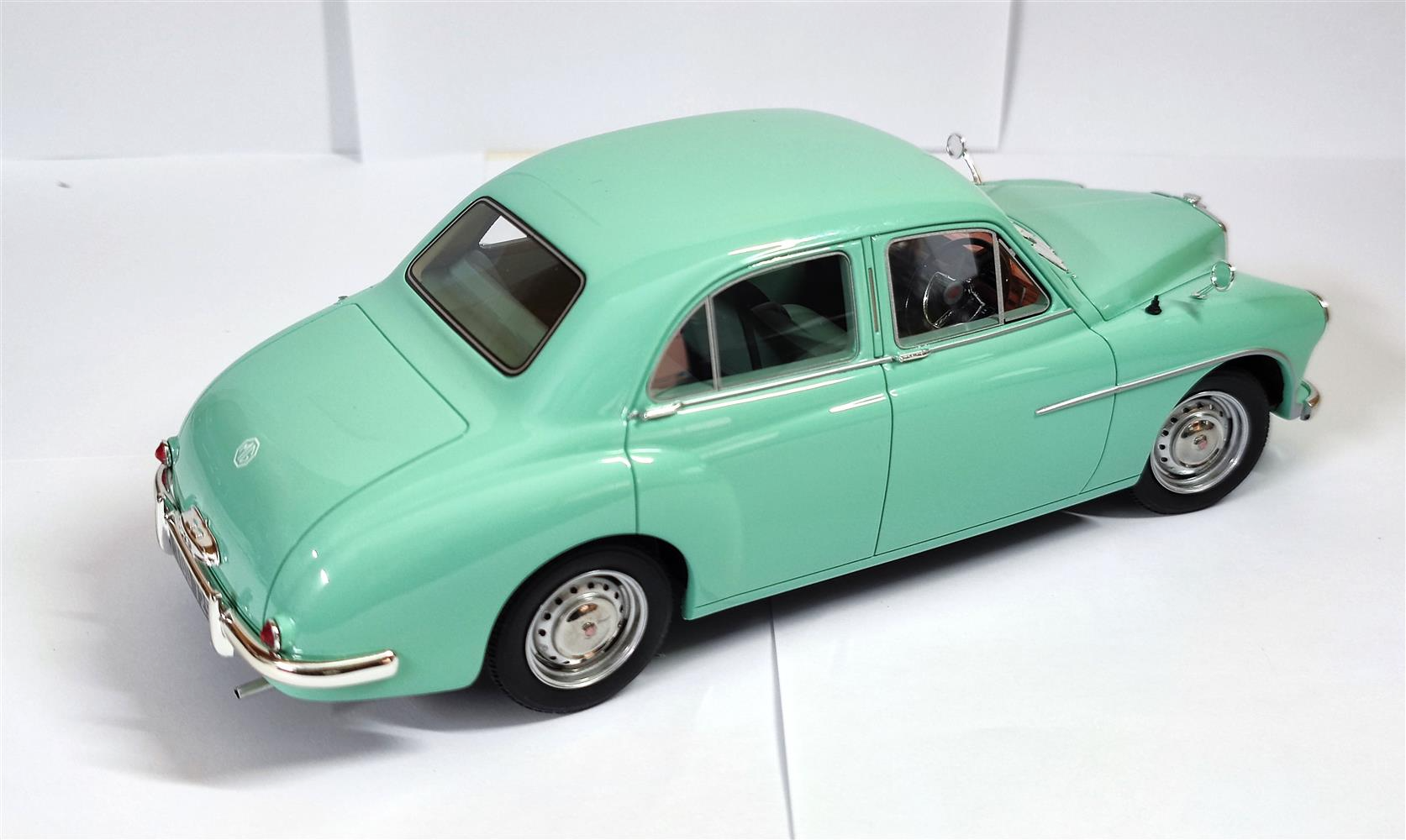 MG Magnette Island green '56-'58 1:18 Cult Scale Models 