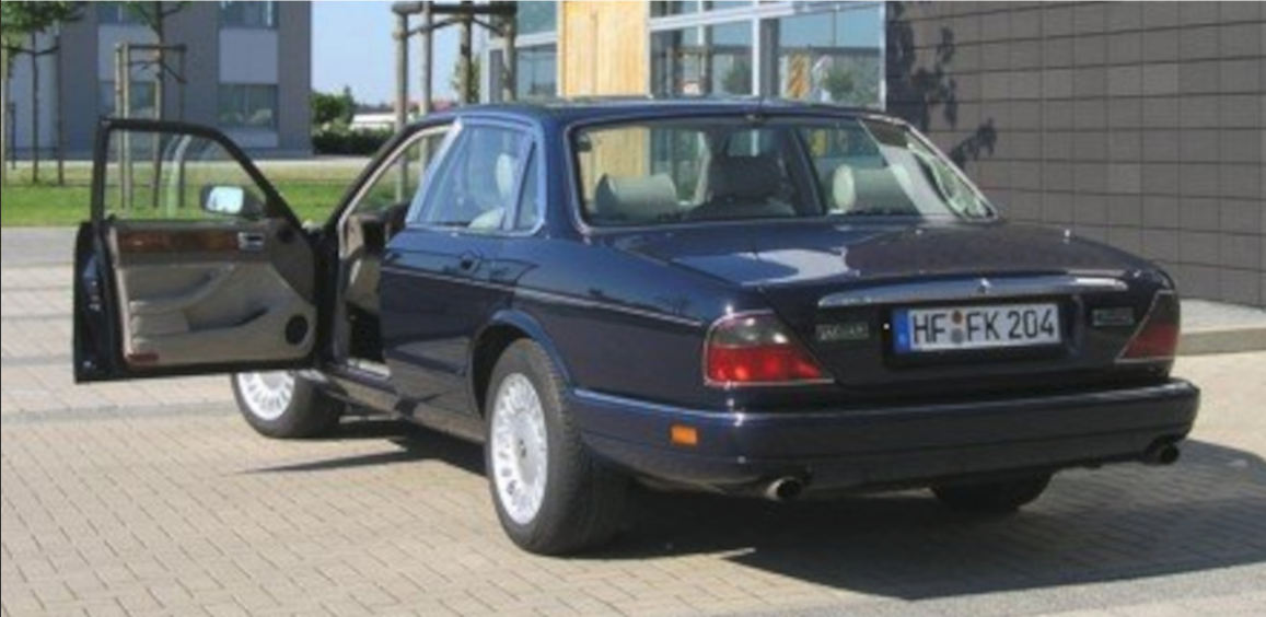 Jaguar XJ6 Sovereign (X300) 1995 1:18 Cult Scale Models
