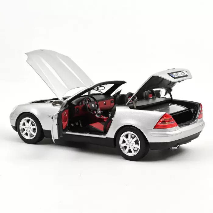 Mercedes Benz SLK 1996 Brillantsilber 1:18 Norev 