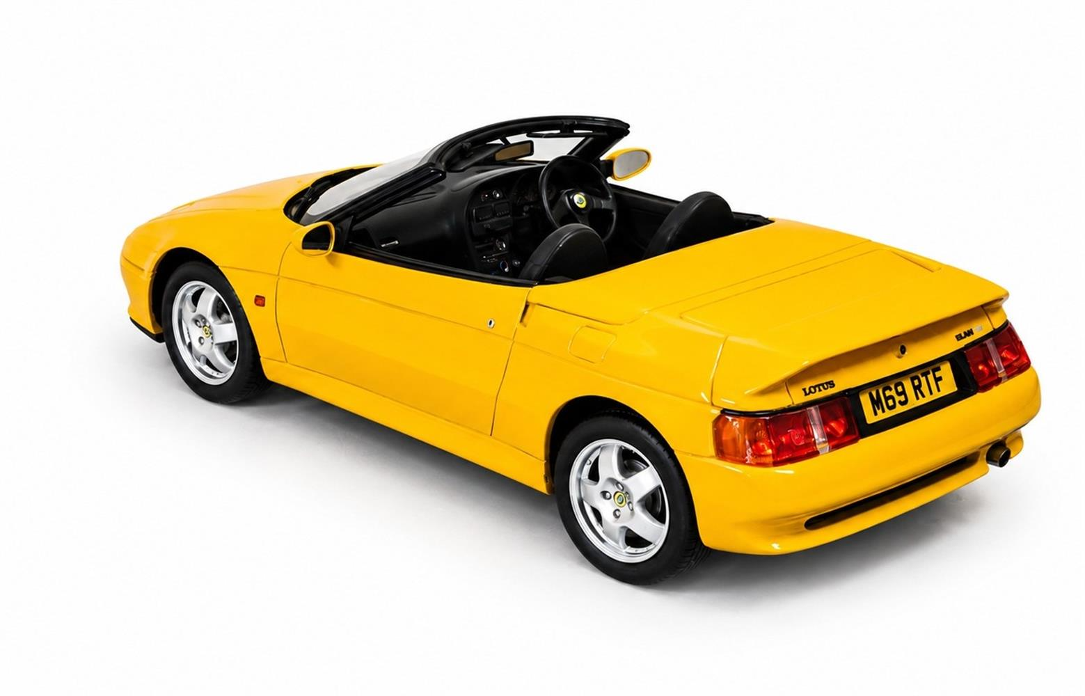 Lotus Elan M100 mustard yellow 89-95 1:18 Cult Scale