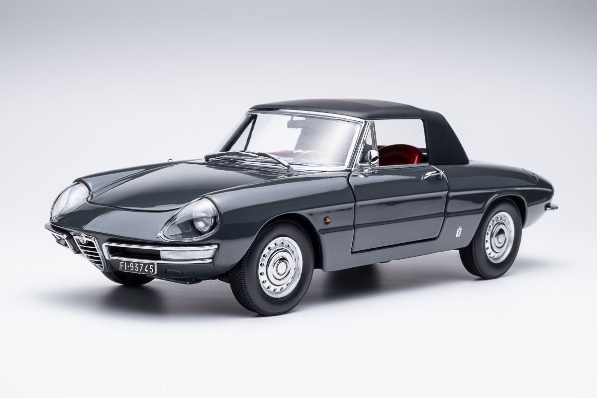 Alfa Romeo 1600 Duetto Spider 1966 grigio graphite AR705 1:18 Touring Modelcars Alfa Romeo 1600 Duetto Spider 1966 grigio graphite AR705 1:18 Touring Modelcars
