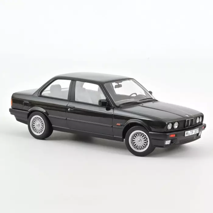 BMW 325i 1988 Schwarz metallic 1:18 Norev 